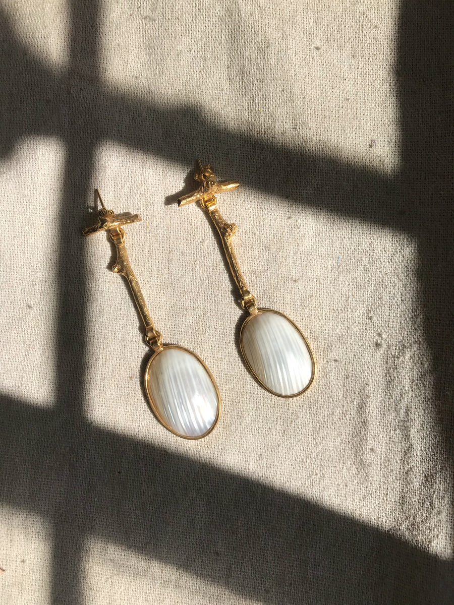 Gold natural branch earrings, natural abalone. Recycled bronze and 22 karat gold. Sustainable organic jewelry handmade in Mexico City.